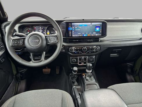 Used 2024 Jeep Wrangler Unlimited w/ Convenience Group AWD/4WD image 10