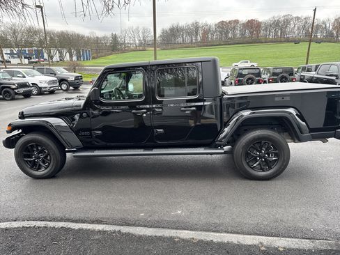Used 2022 Jeep Gladiator Sport image 7
