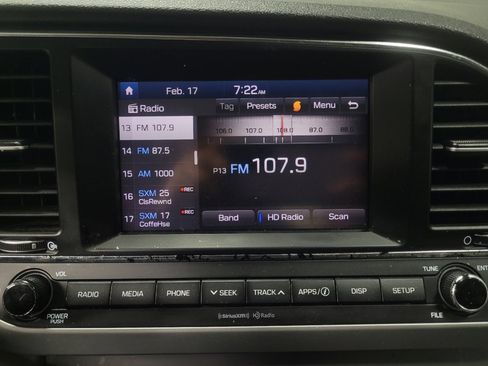 Used 2017 Hyundai Elantra SE image 25