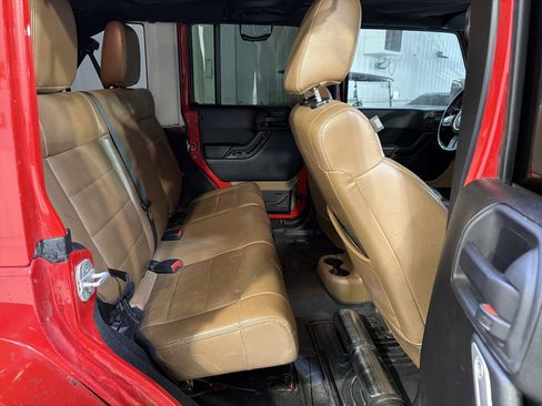 Used 2012 Jeep Wrangler Unlimited Rubicon w/ Dual Top Group AWD/4WD image 11