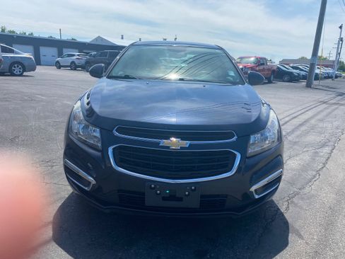 Used 2016 Chevrolet Cruze LT w/ Technology Package FWD image 2