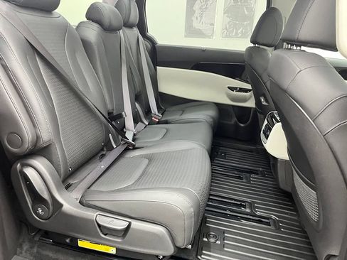 Used 2024 Kia Carnival SX Prestige FWD image 37