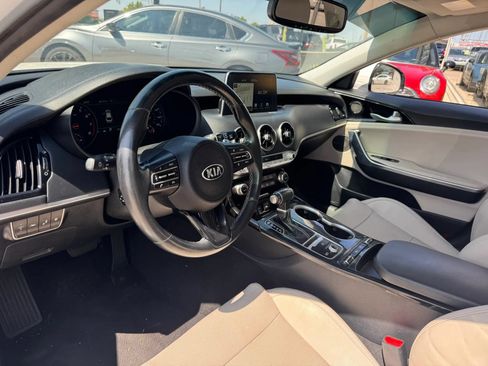 Used 2018 Kia Stinger Premium RWD image 18