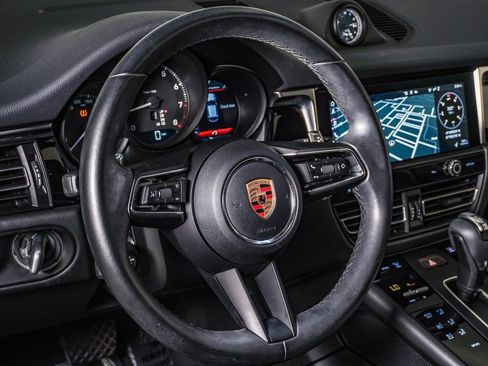 Certified 2024 Porsche Macan AWD/4WD image 18