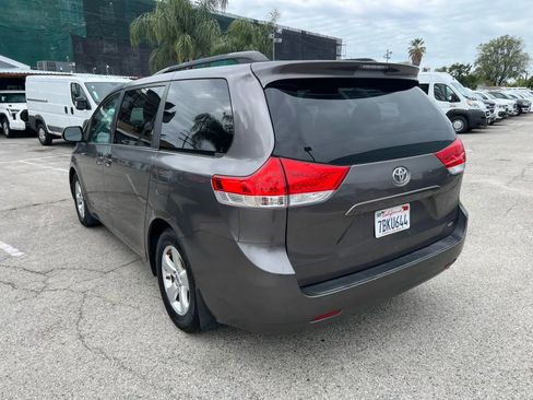 Used 2013 Toyota Sienna LE w/ Towing Pkg image 6