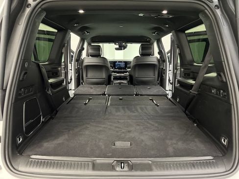 Used 2024 Jeep Wagoneer Series II w/ Flexible Seating Group RWD image 49