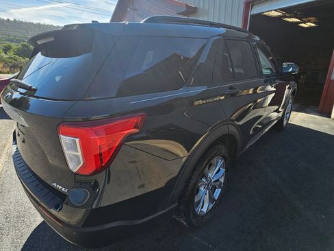 Used 2022 Ford Explorer XLT w/ Equipment Group 202A image 6