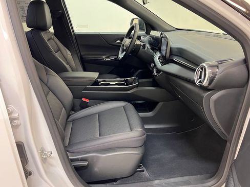 Used 2025 Chevrolet Equinox LT w/ Convenience Package II FWD image 34