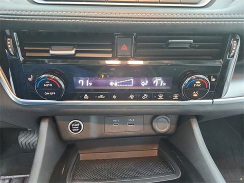 Used 2023 Nissan Rogue SV w/ SV Premium Package image 29