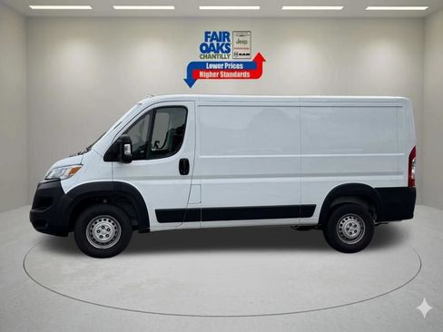 Used 2025 RAM ProMaster 2500 w/ Convenience Group FWD image 11