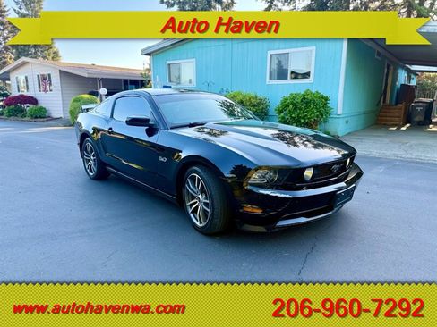 Used 2011 Ford Mustang GT Premium RWD image 2
