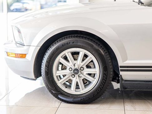 Used 2006 Ford Mustang Convertible RWD image 8