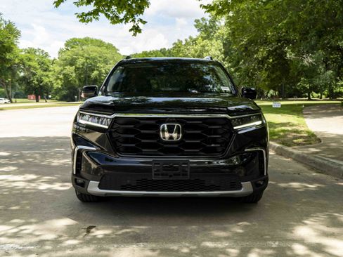 Used 2025 Honda Pilot Elite image 3