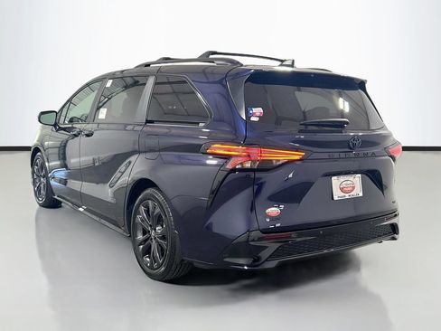 Used 2025 Toyota Sienna XSE w/ XSE Plus Package FWD image 6
