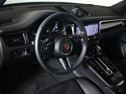 Certified 2026 Porsche Macan AWD/4WD image 4