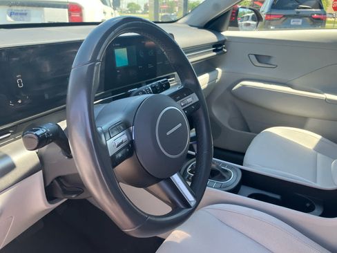 Used 2025 Hyundai Kona SEL FWD image 8