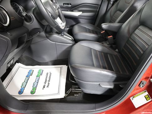Used 2019 Nissan Kicks SR w/ SR Premium Package FWD image 13