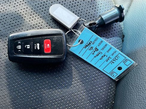 Used 2020 Toyota Camry XSE FWD image 32
