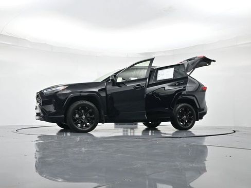Used 2022 Toyota RAV4 SE image 52