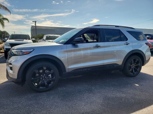 Used 2024 Ford Explorer ST-Line w/ Class IV Trailer Tow Package RWD image 7