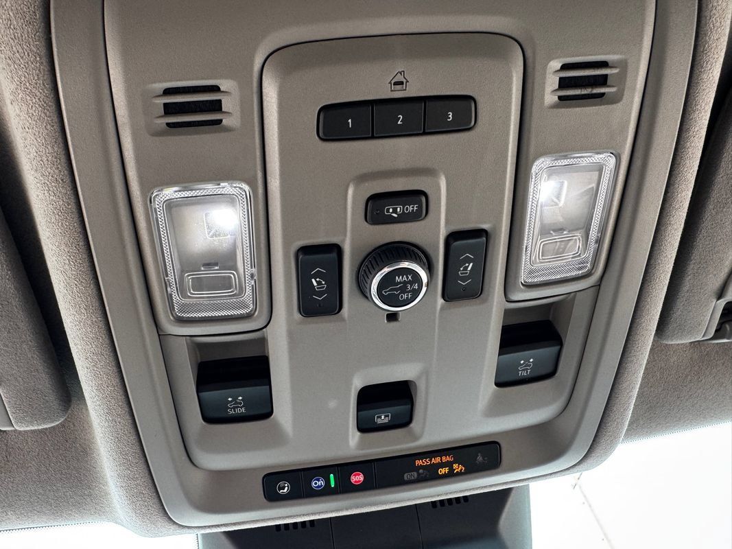 Used 2024 Cadillac Escalade Sport Platinum w/ LPO, ONYX Package AWD/4WD image 25