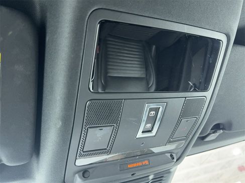 Used 2023 Land Rover Discovery Sport SE image 37