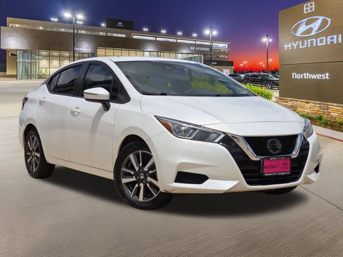 Used 2021 Nissan Versa SV FWD image 3