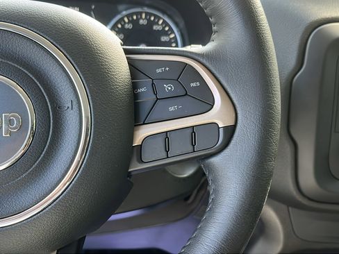 Used 2017 Jeep Renegade Latitude image 15
