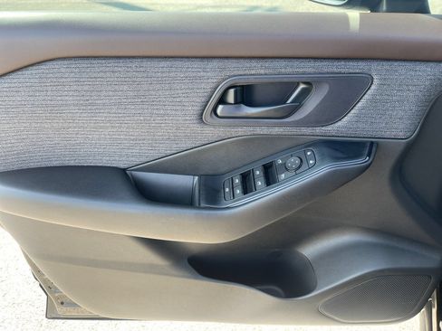 Used 2023 Nissan Rogue S FWD image 12