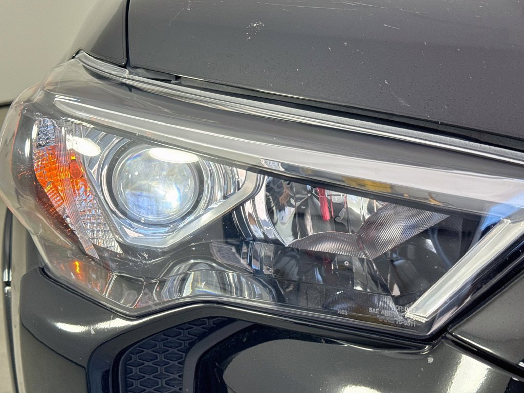 Used 2018 Toyota 4Runner SR5 AWD/4WD image 33