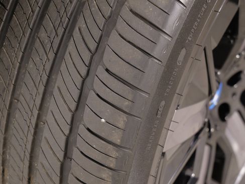 Used 2024 BMW iX xDrive50 w/ Premium Package image 66