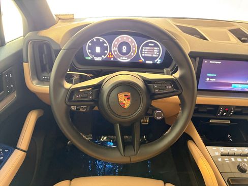 Certified 2026 Porsche Cayenne AWD/4WD image 36