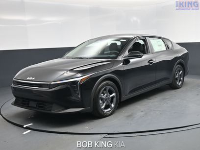 New 2025 Kia K4 LXS