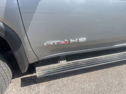 Used 2025 GMC Sierra 2500 AT4 w/ AT4 Premium Plus Package image 11