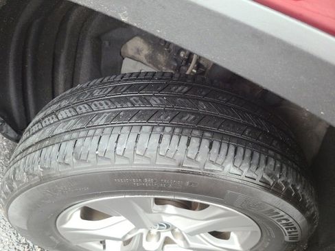 Used 2024 Toyota RAV4 XLE w/ Convenience Package image 5