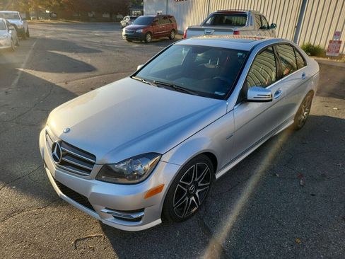 Used 2014 Mercedes-Benz C 300 4MATIC Sedan image 4