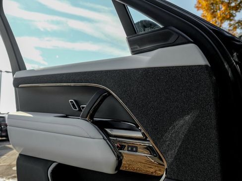 New 2025 Land Rover Range Rover Sport SE image 11