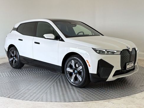 Used 2025 BMW iX xDrive50 w/ Sport Package AWD/4WD image 7