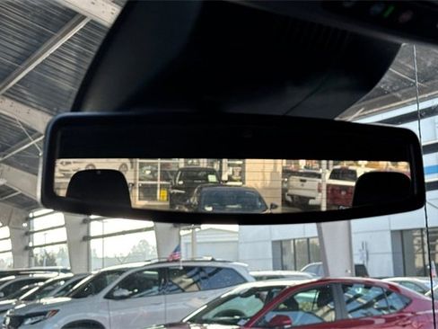 Used 2025 GMC Sierra 1500 SLT image 25