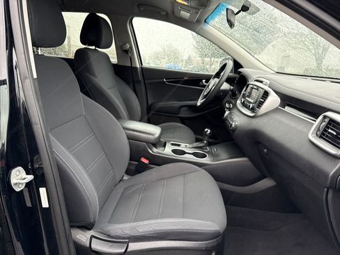 Used 2016 Kia Sorento LX image 9