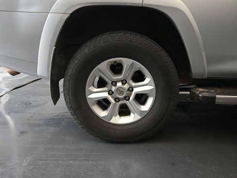 Used 2016 Toyota 4Runner SR5 Premium image 9