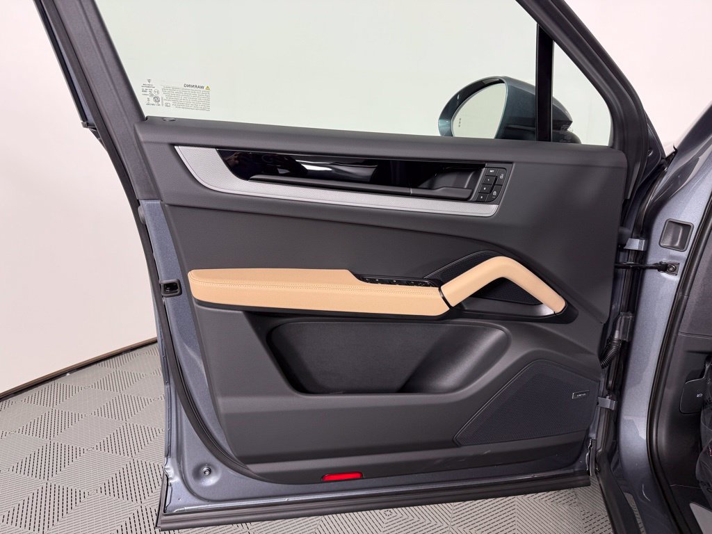 Certified 2026 Porsche Cayenne AWD/4WD image 19