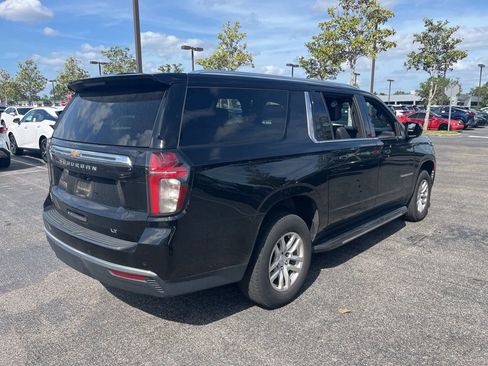 Used 2022 Chevrolet Suburban LT image 6
