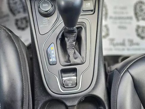 Used 2020 Jeep Cherokee Latitude Plus w/ Cold Weather Group image 15