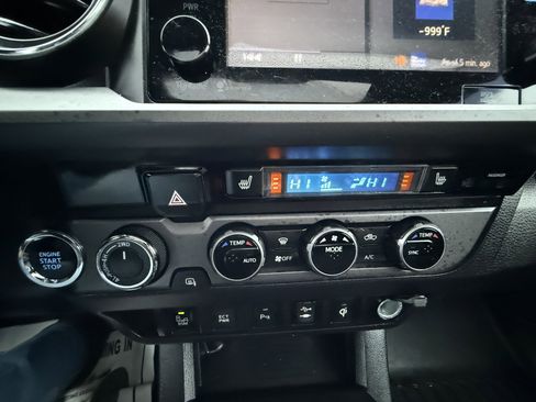 Used 2016 Toyota Tacoma TRD Sport w/ Premium & Technology Package AWD/4WD image 19