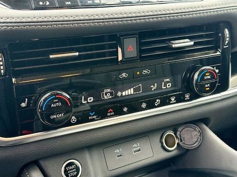 Used 2023 Nissan Rogue SL w/ SL Premium Package image 14