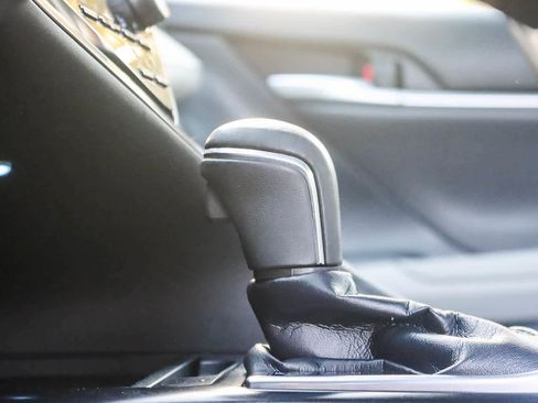 Used 2019 Toyota Camry XLE image 21