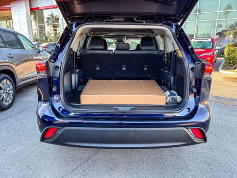 New 2026 Toyota Highlander XLE image 13