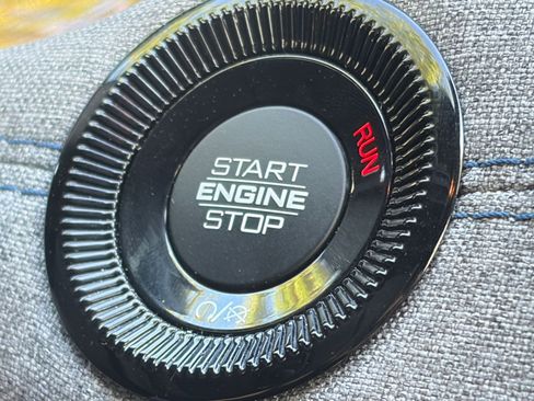 Used 2025 Jeep Compass Latitude image 18