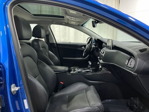 Used 2018 Kia Stinger Premium image 31